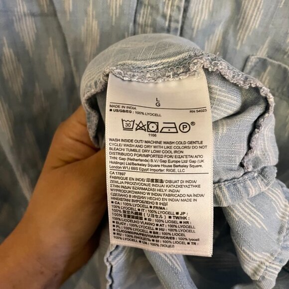 Banana Republic Top Button Down Light Blue Large Sleeveless Collar - Picture 5 of 5